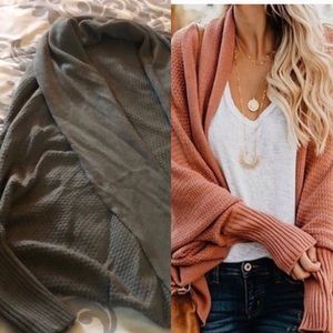 VICI Roman sleeve grayish sweater.